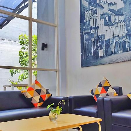Votel Hotel Charis Tuban 투반 외부 사진