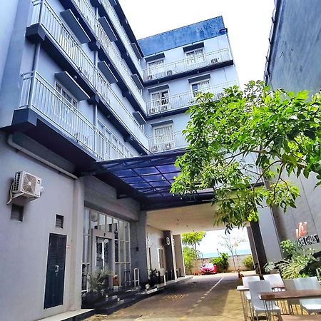 Votel Hotel Charis Tuban 투반 외부 사진