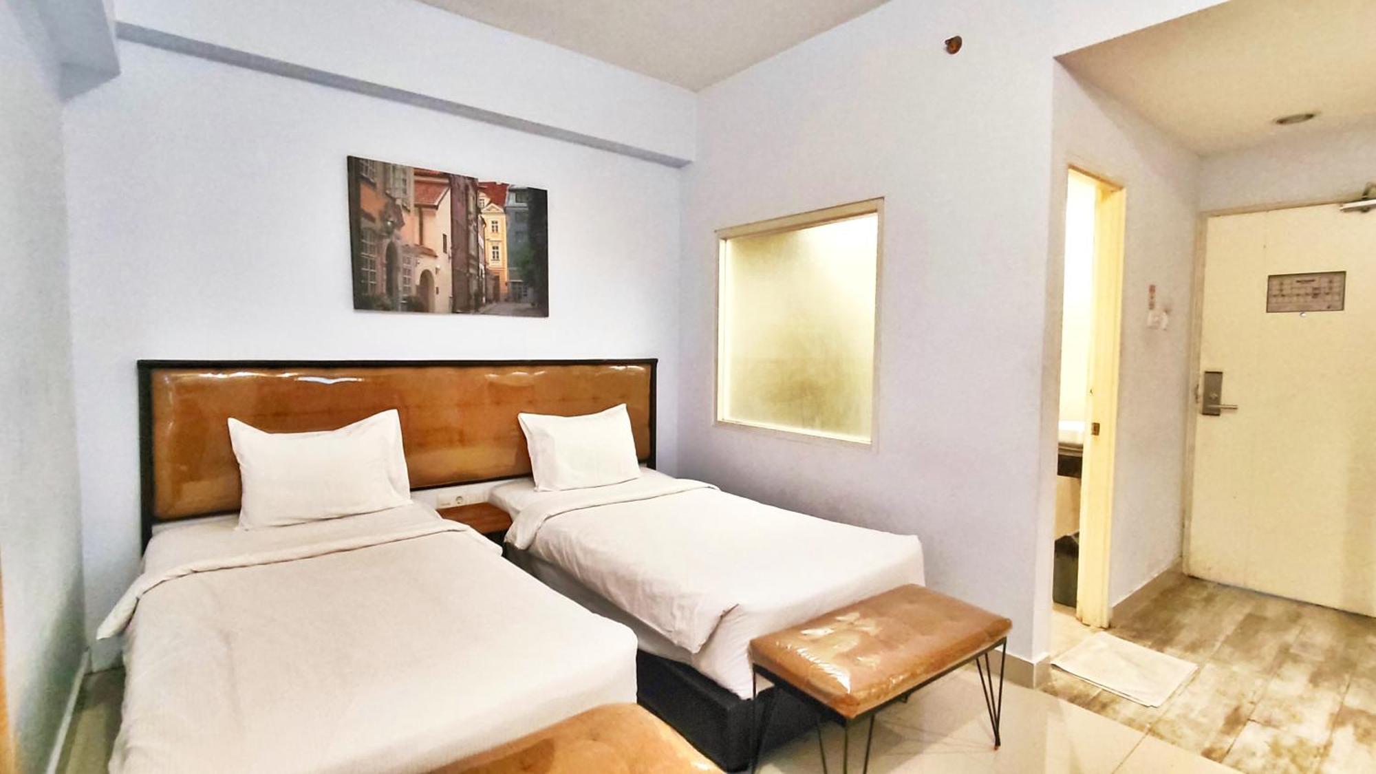Votel Hotel Charis Tuban 투반 외부 사진