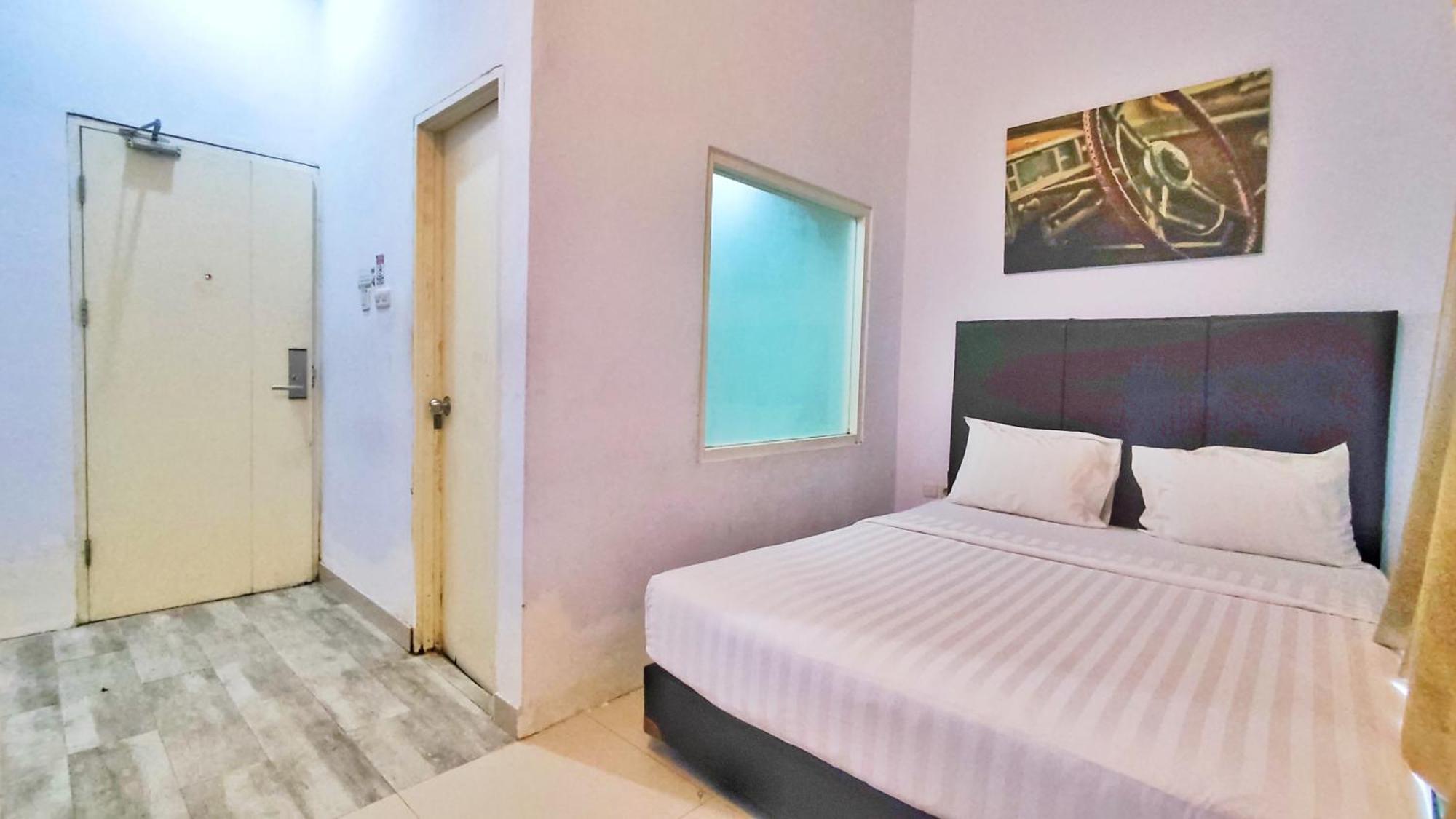 Votel Hotel Charis Tuban 투반 외부 사진