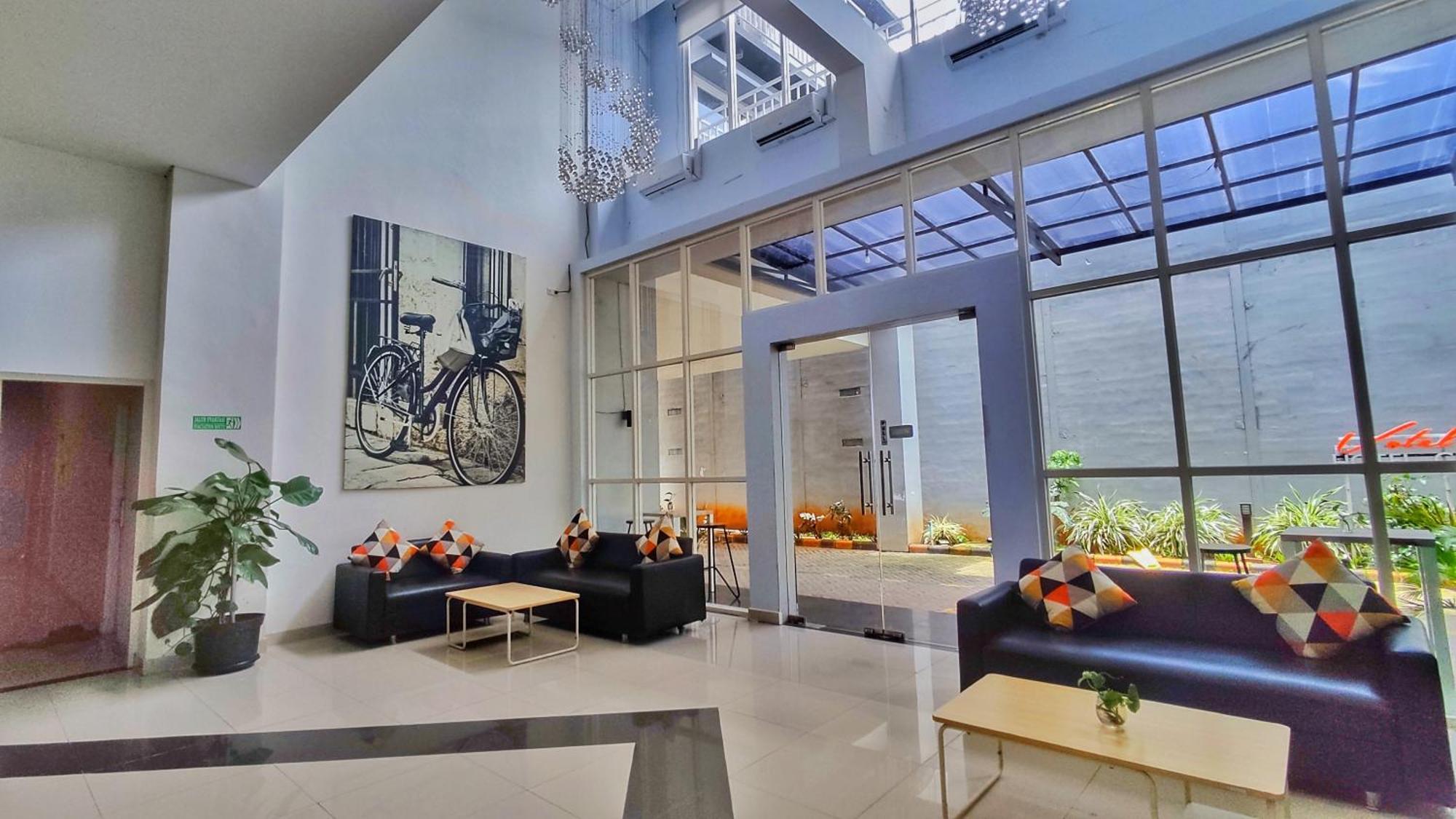 Votel Hotel Charis Tuban 투반 외부 사진
