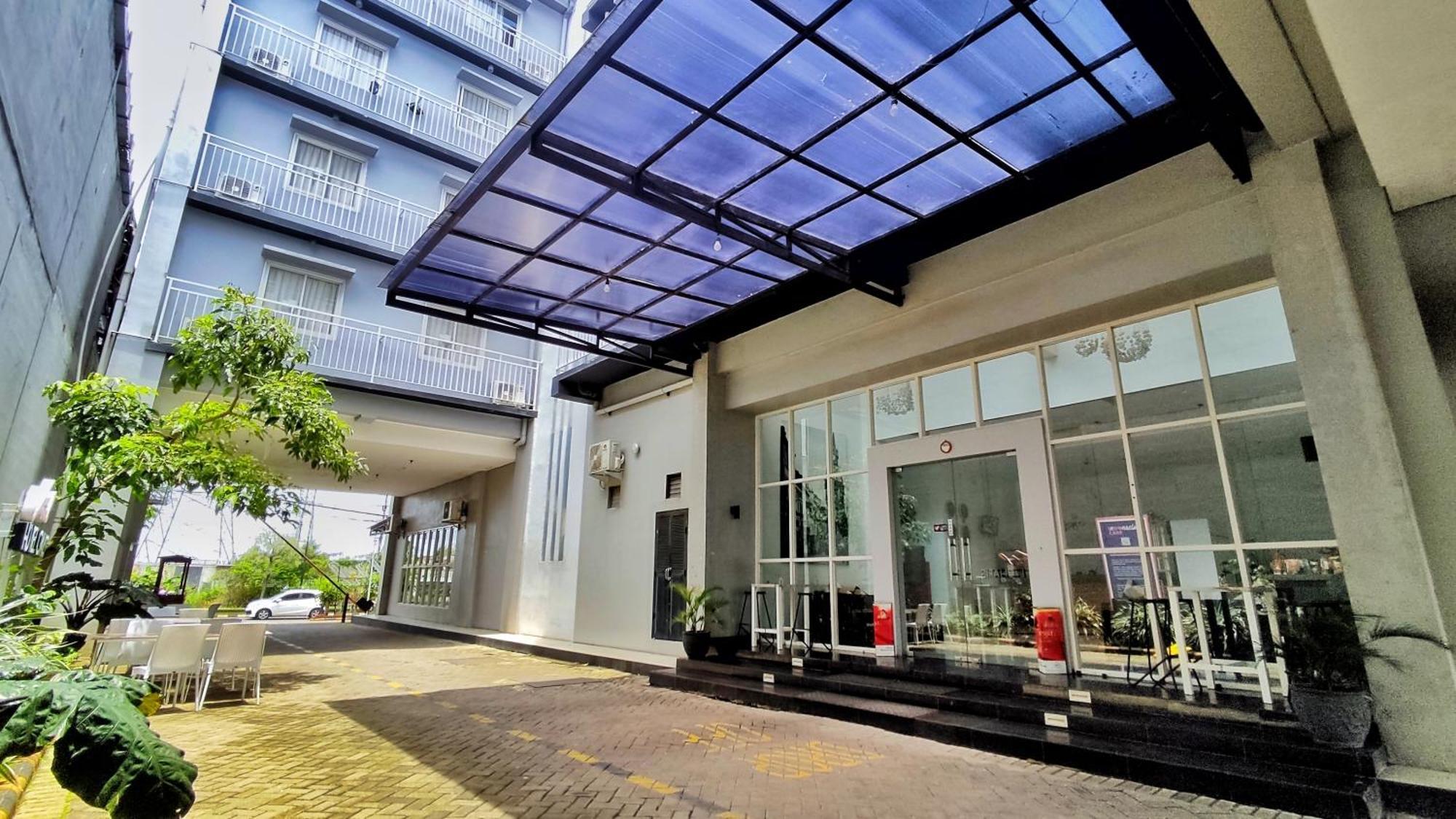 Votel Hotel Charis Tuban 투반 외부 사진