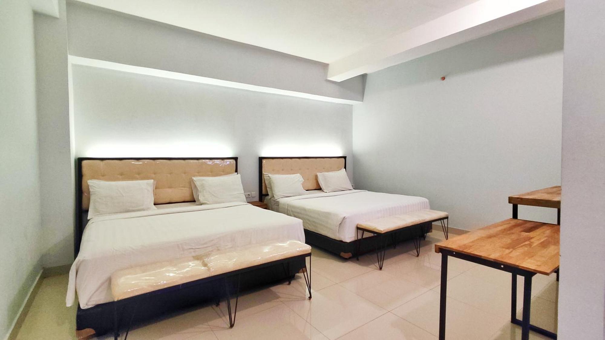 Votel Hotel Charis Tuban 투반 외부 사진