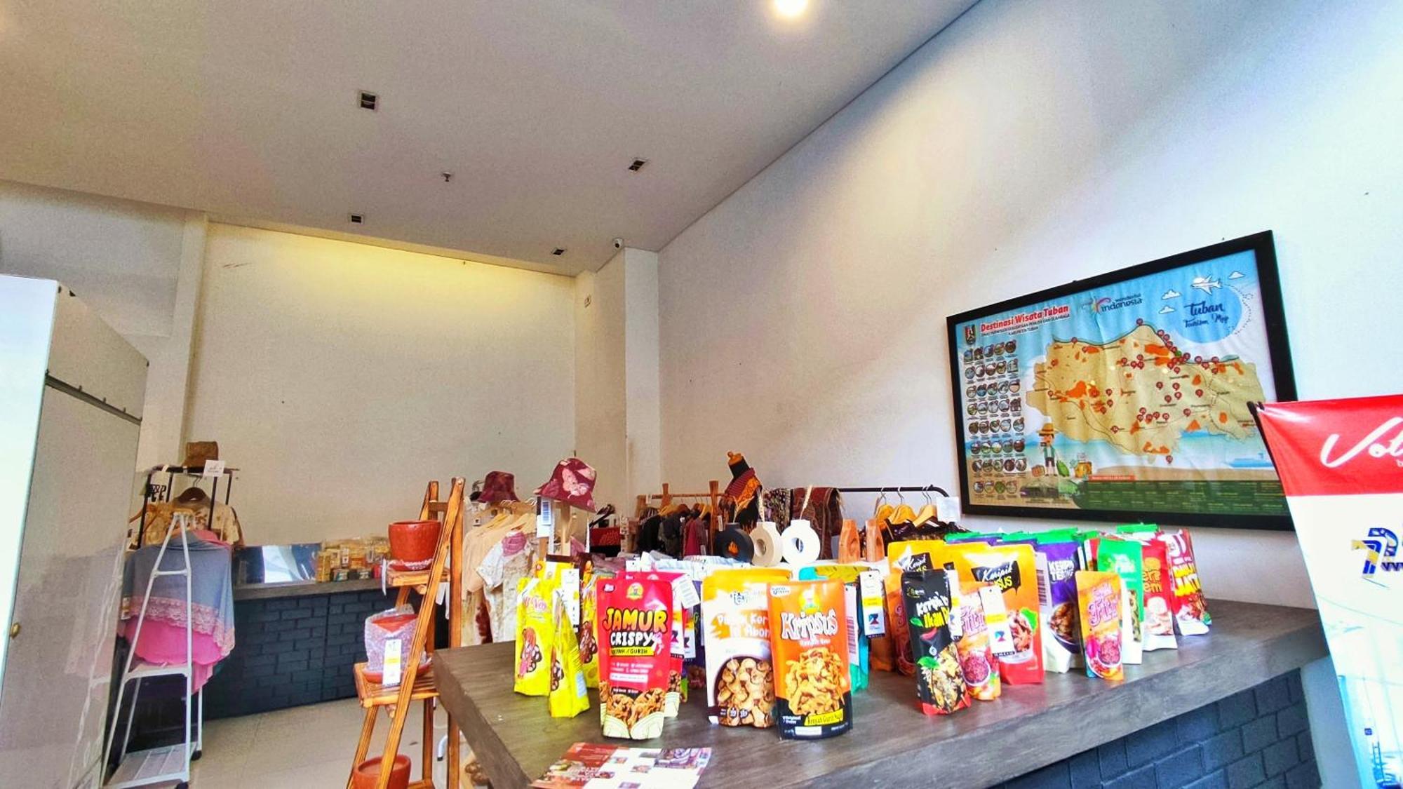 Votel Hotel Charis Tuban 투반 외부 사진