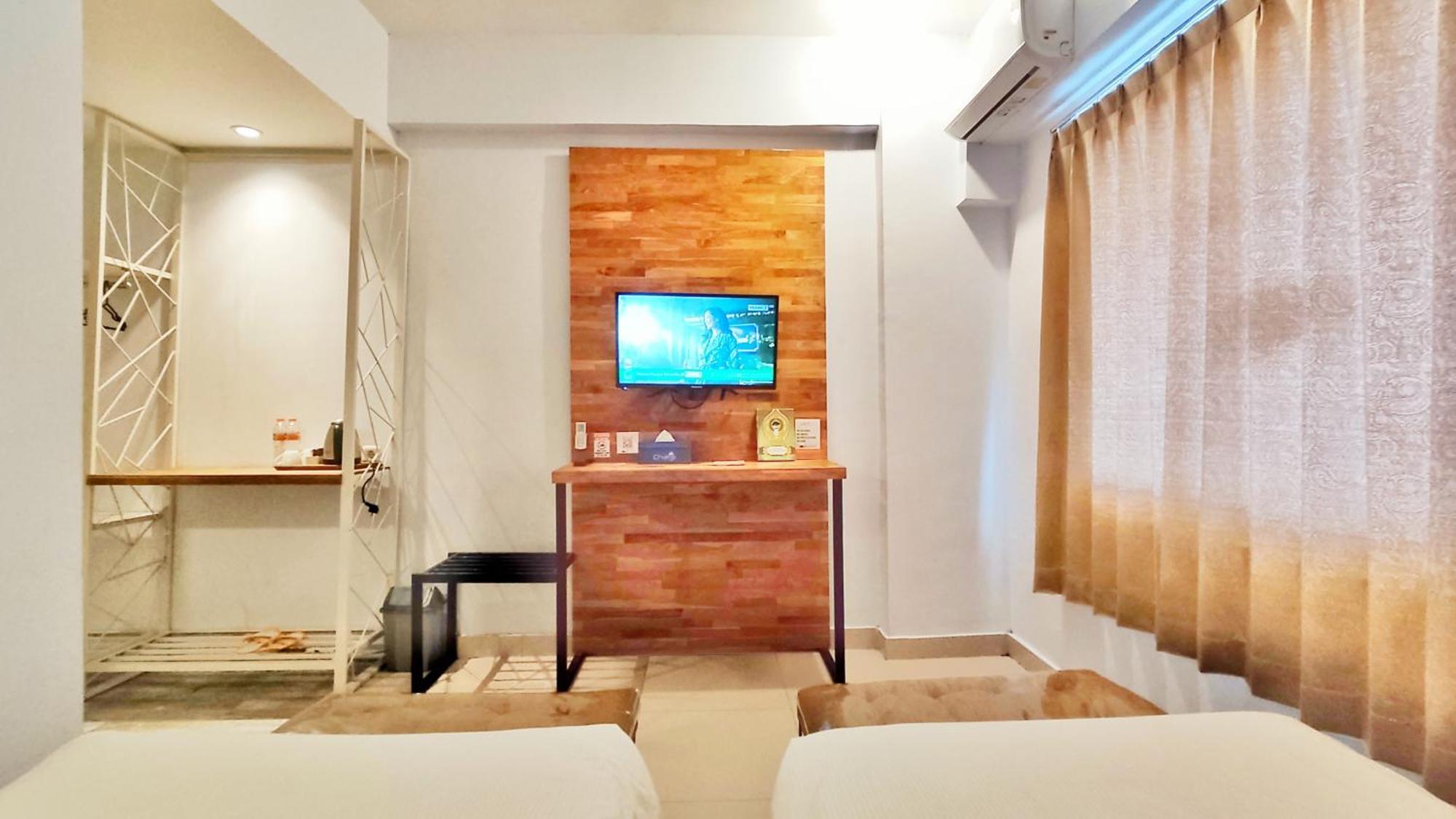 Votel Hotel Charis Tuban 투반 외부 사진