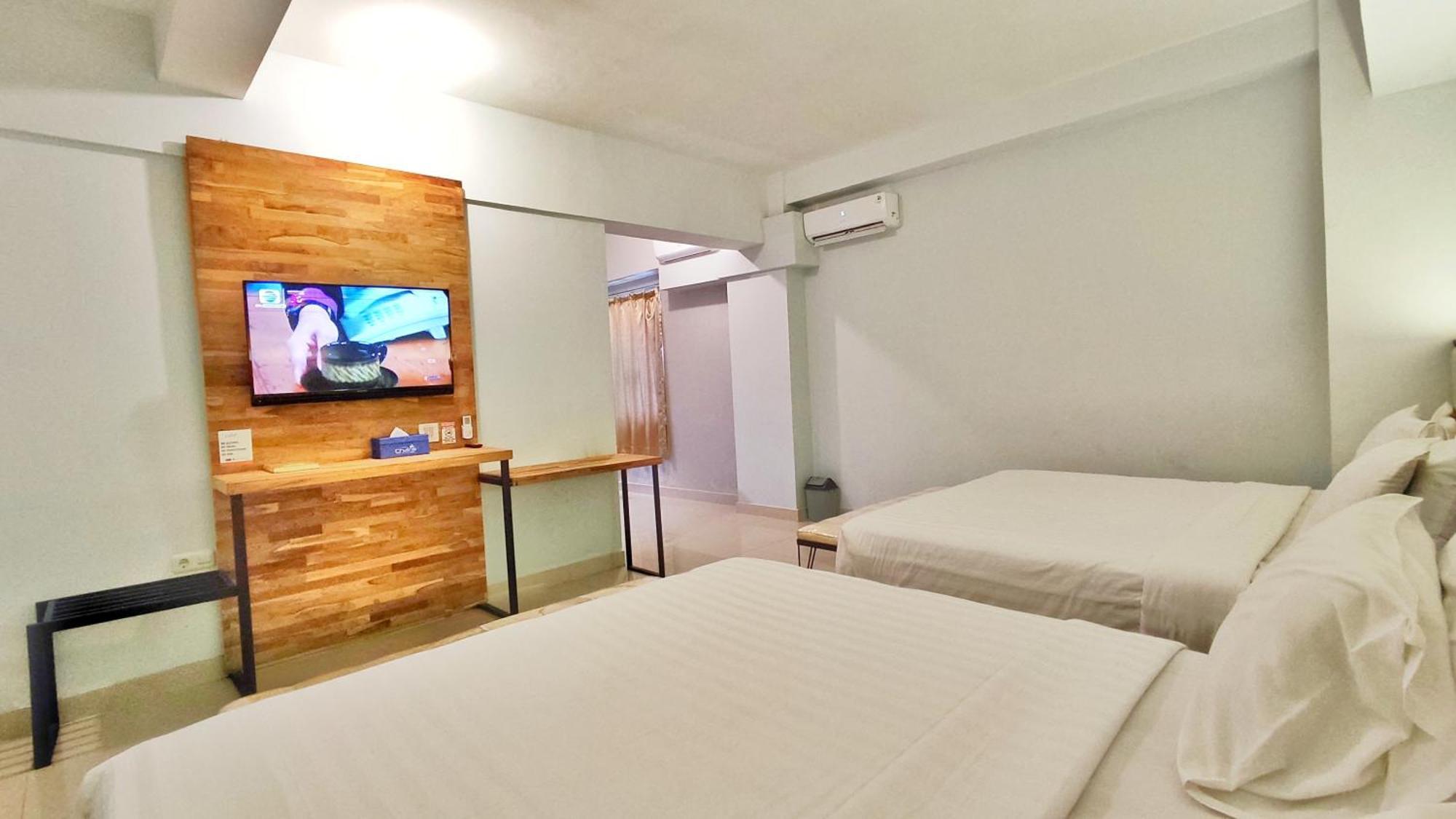 Votel Hotel Charis Tuban 투반 외부 사진
