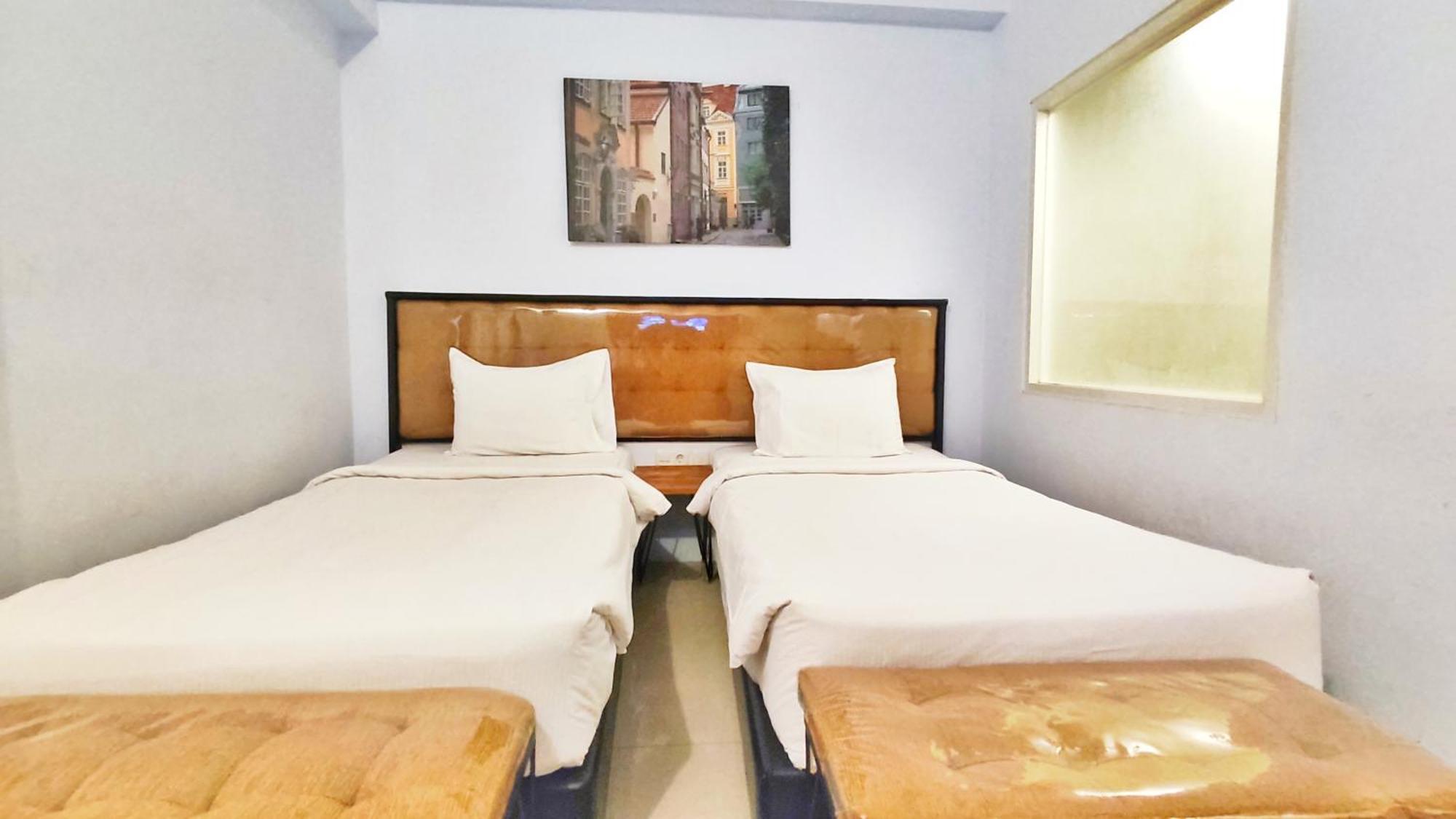 Votel Hotel Charis Tuban 투반 외부 사진